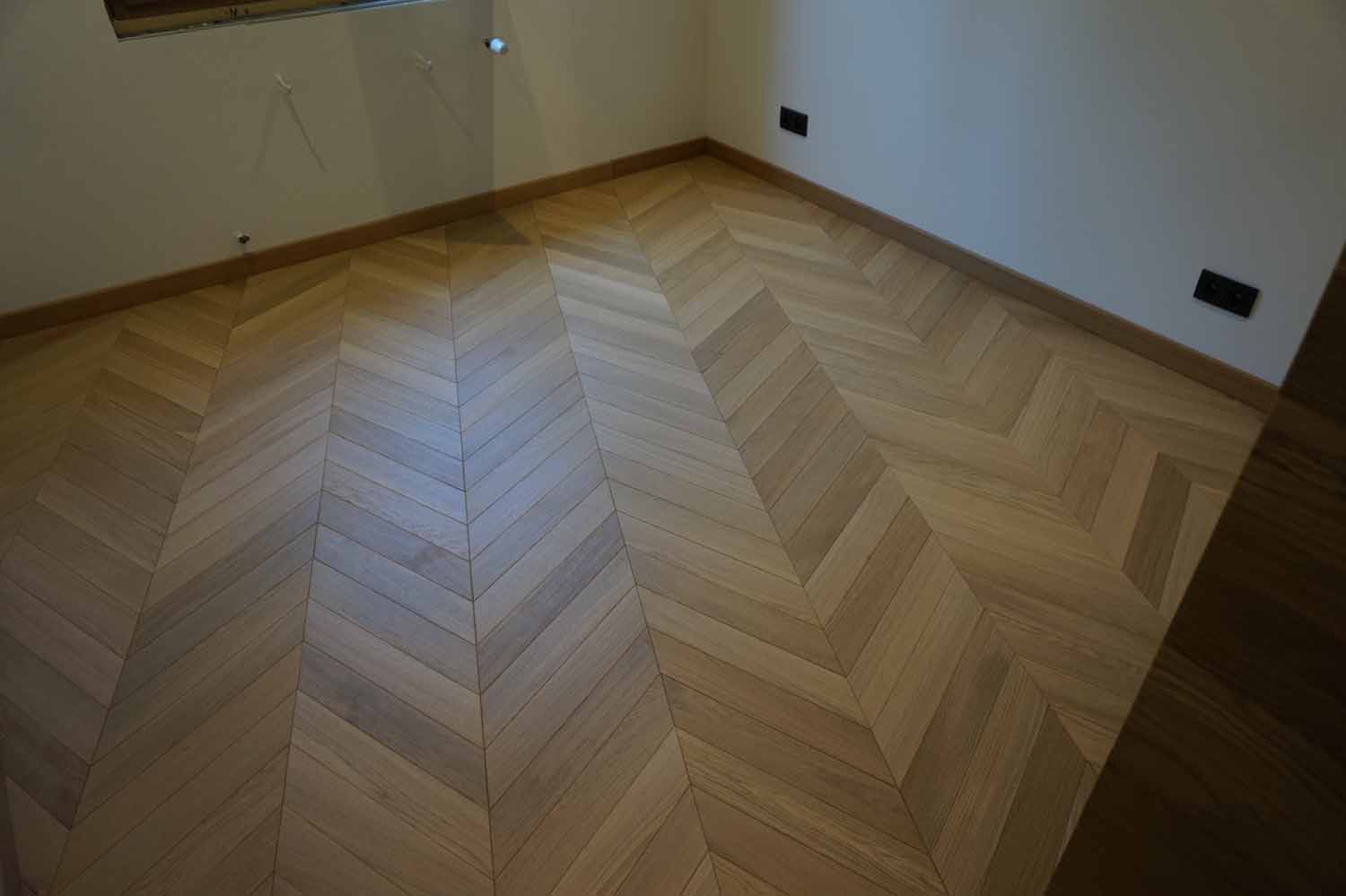Parquet contrecollé chêne massif point de Hongrie